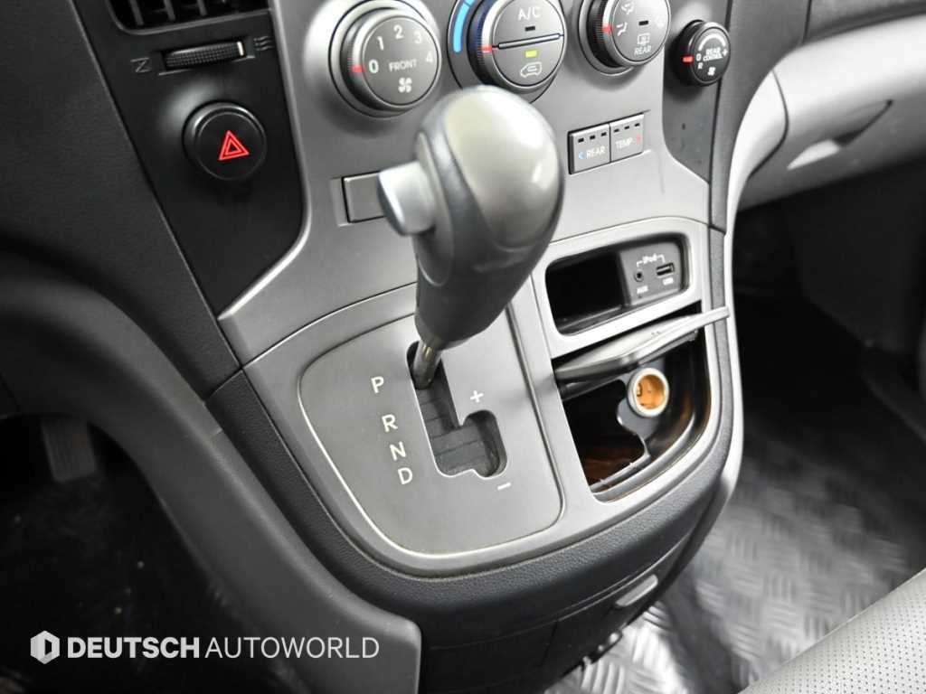 Hyundai Starex — photo 09