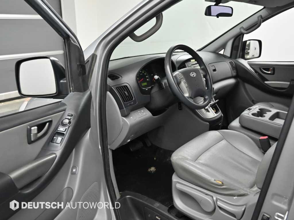 Hyundai Starex — photo 11