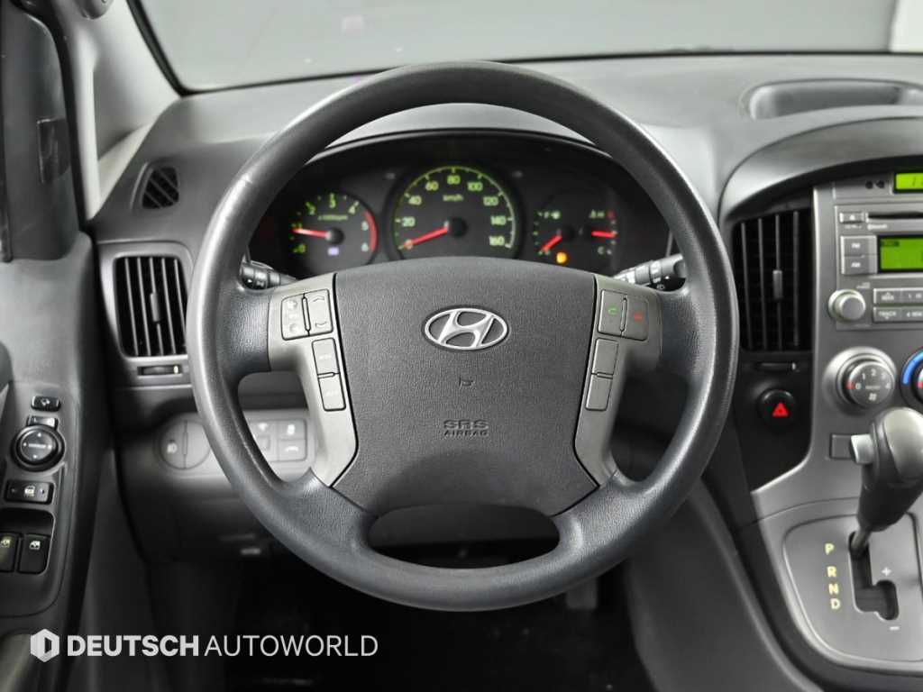 Hyundai Starex — photo 13