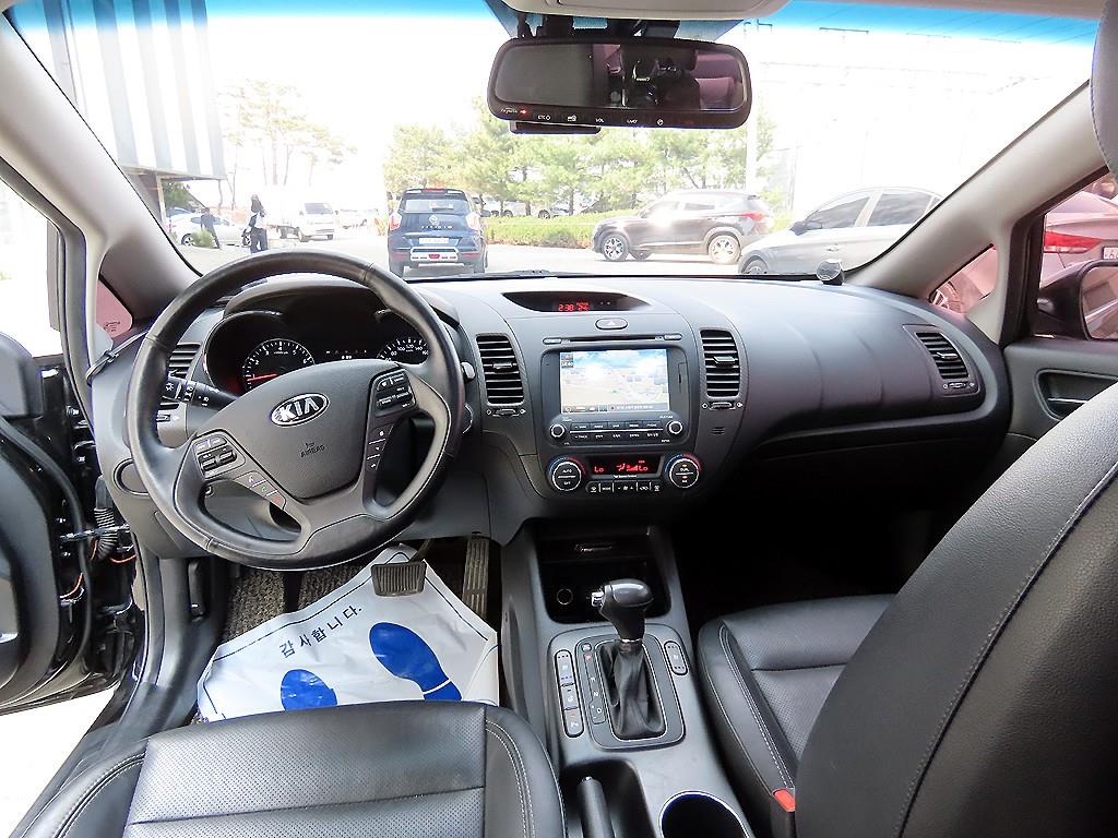 Kia K3 — photo 07