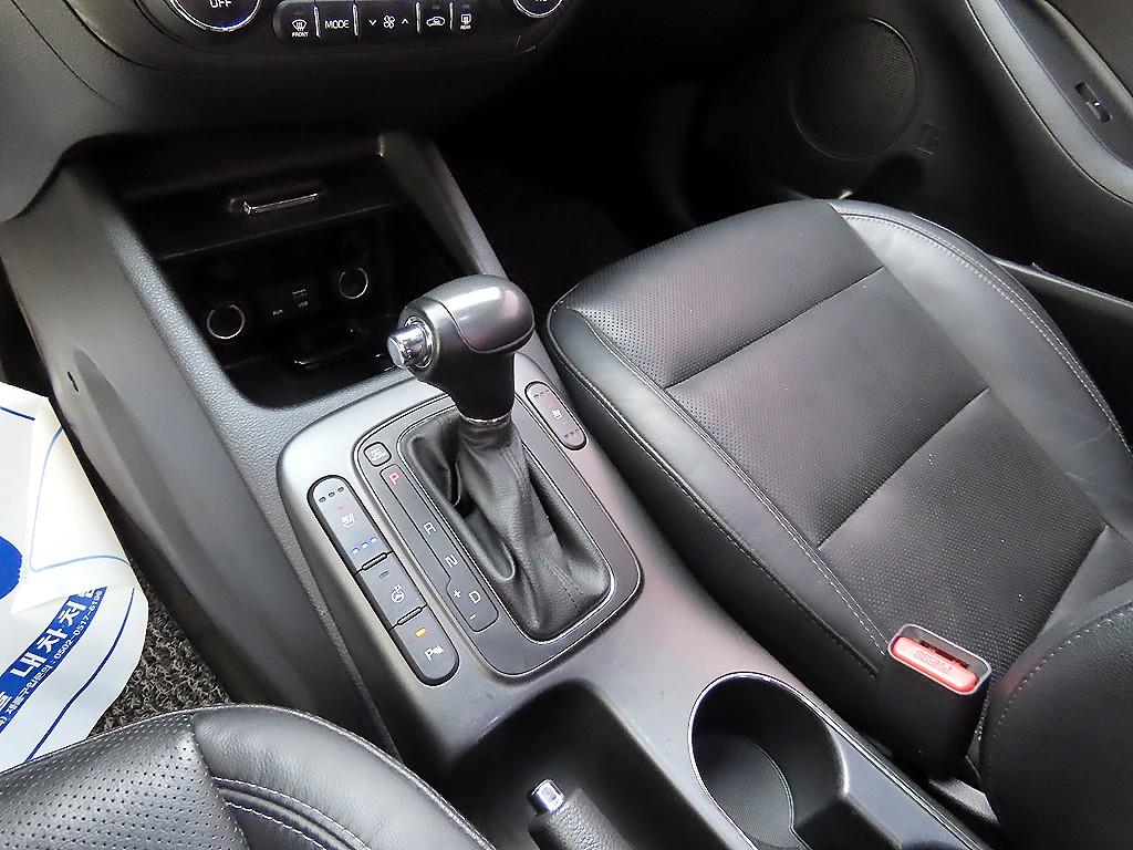 Kia K3 — photo 10