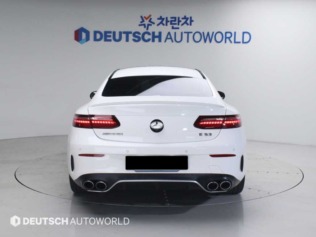 Mercedes-Benz E-Class — photo 04