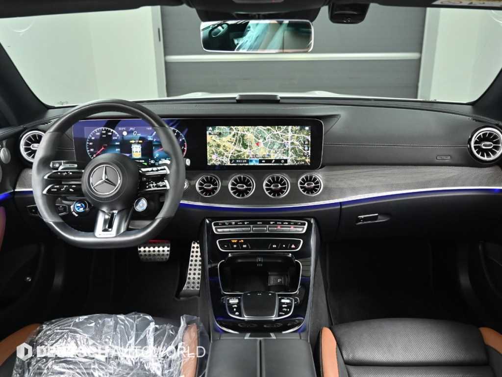Mercedes-Benz E-Class — photo 07