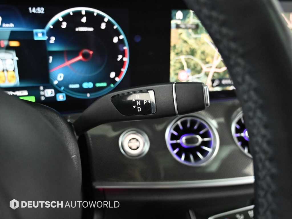 Mercedes-Benz E-Class — photo 09