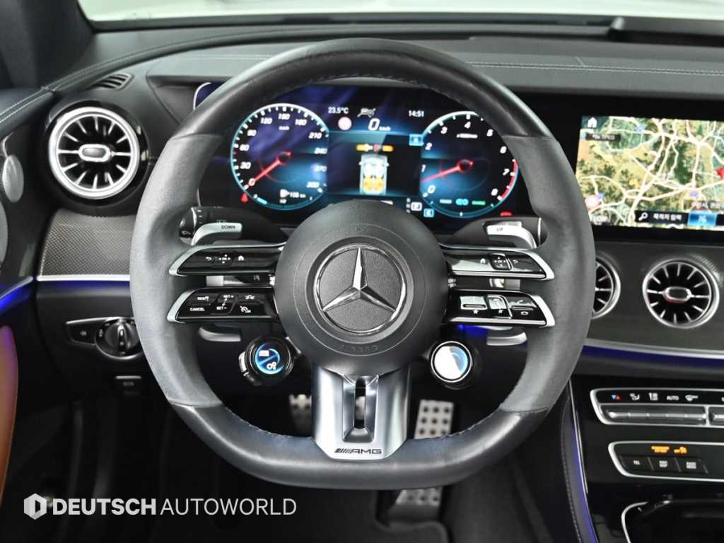 Mercedes-Benz E-Class — photo 13