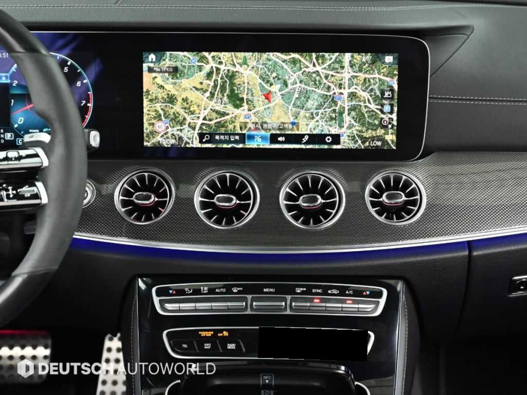 Mercedes-Benz E-Class — photo 14