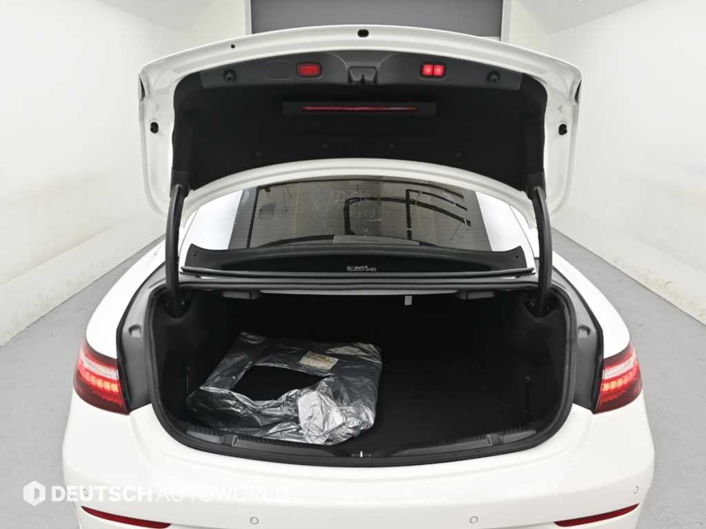 Mercedes-Benz E-Class — photo 19