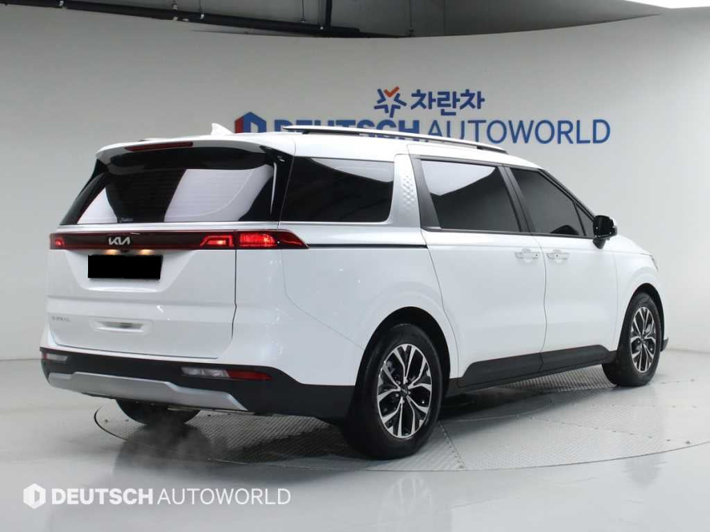 Kia Carnival — photo 02