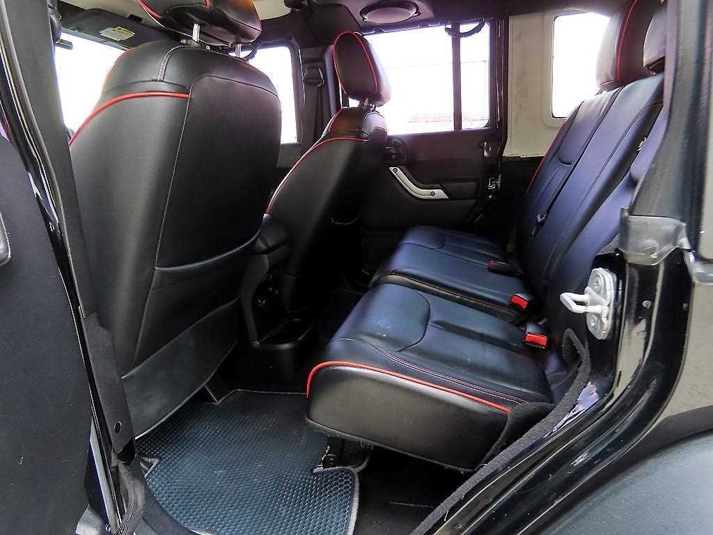 Jeep Wrangler — photo 06