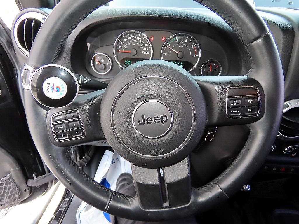 Jeep Wrangler — photo 08