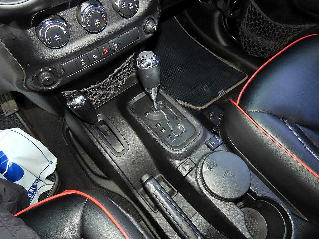 Jeep Wrangler — photo 10