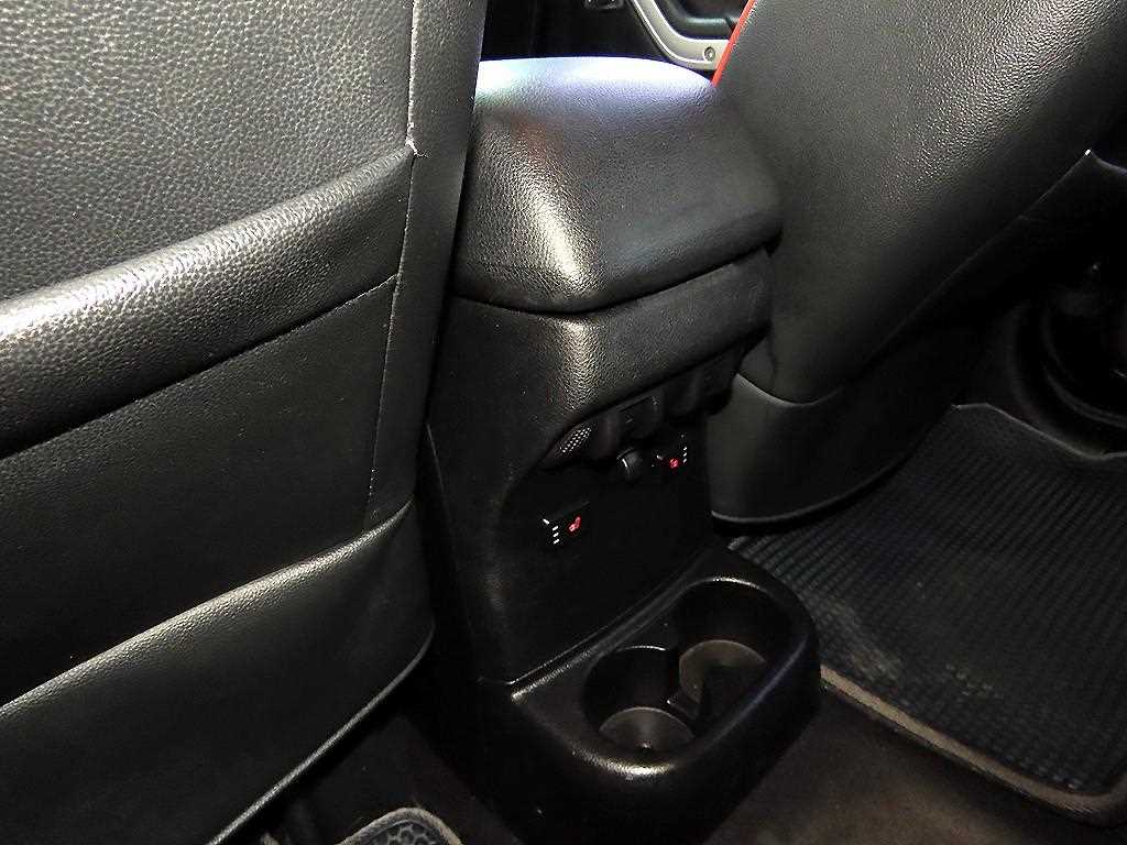 Jeep Wrangler — photo 17