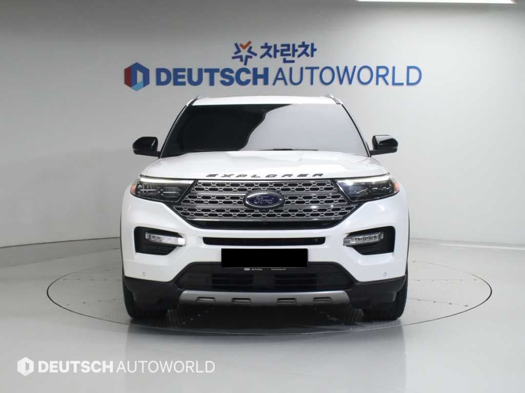 Ford Explorer — photo 03