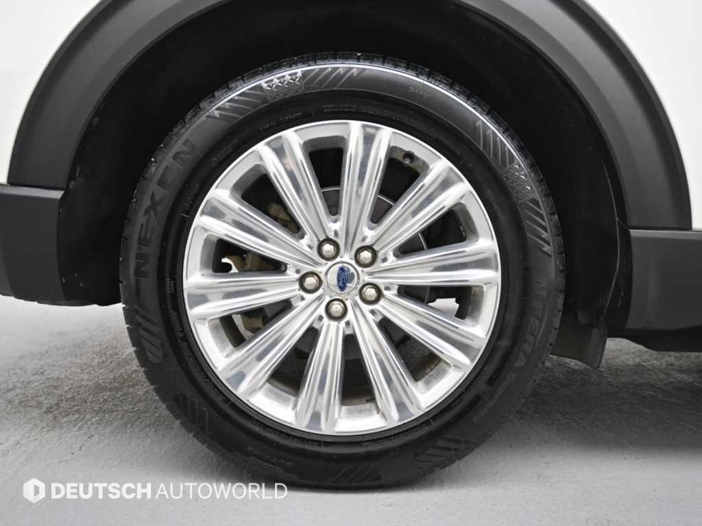 Ford Explorer — photo 05
