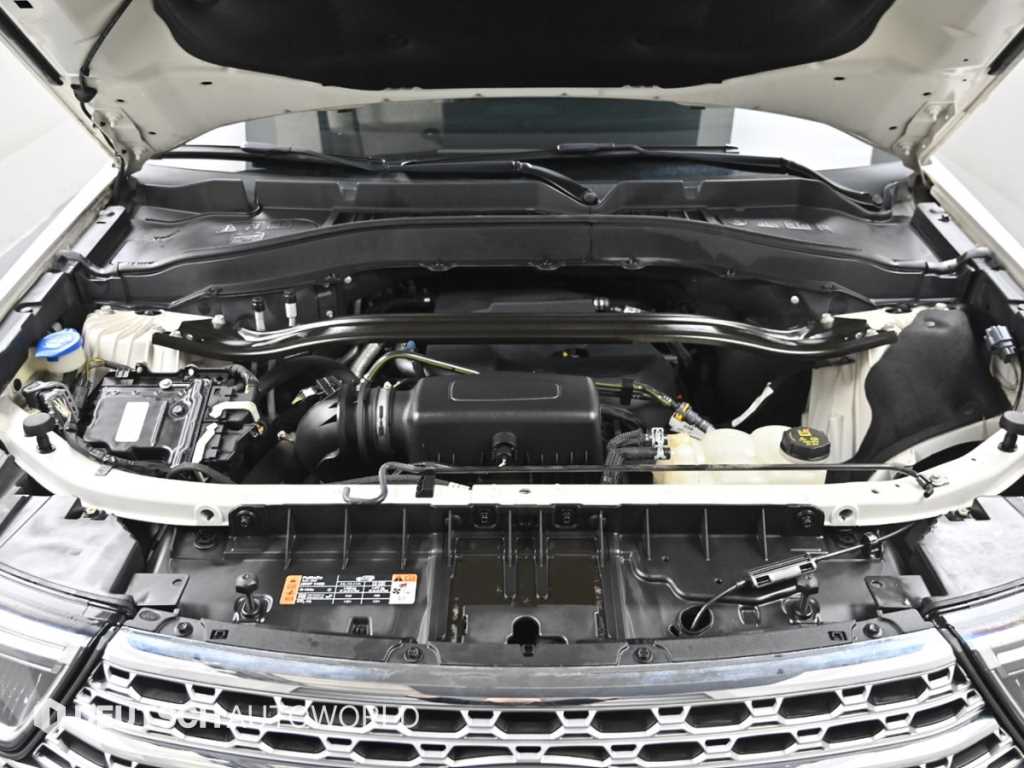 Ford Explorer — photo 06