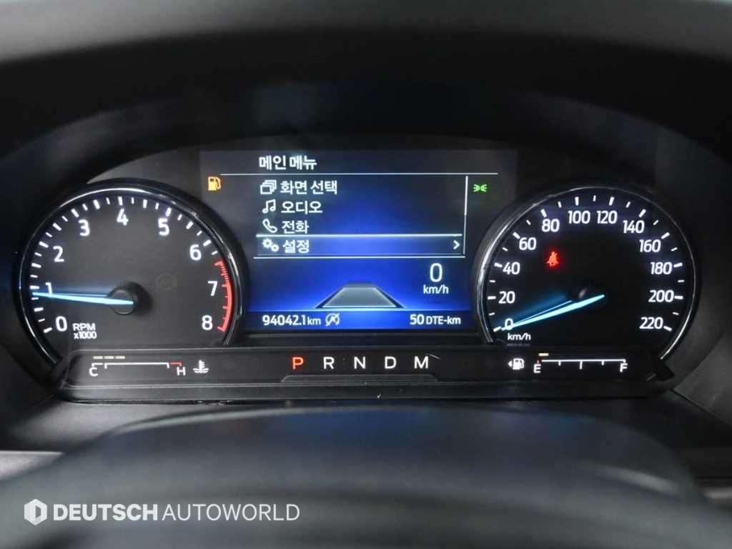 Ford Explorer — photo 08