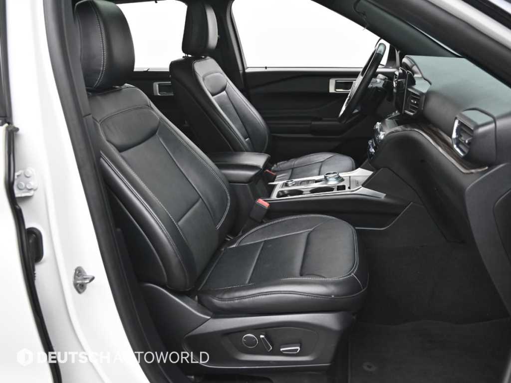 Ford Explorer — photo 10