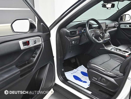 Ford Explorer — photo 11