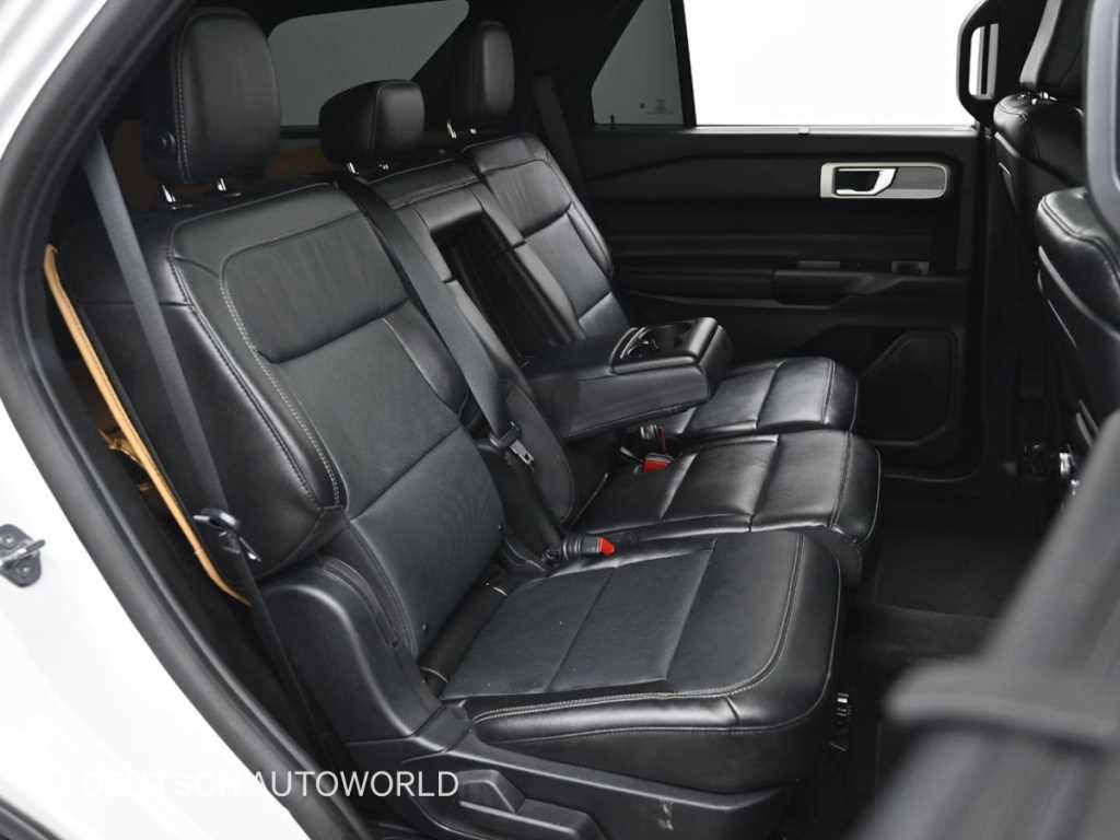 Ford Explorer — photo 12