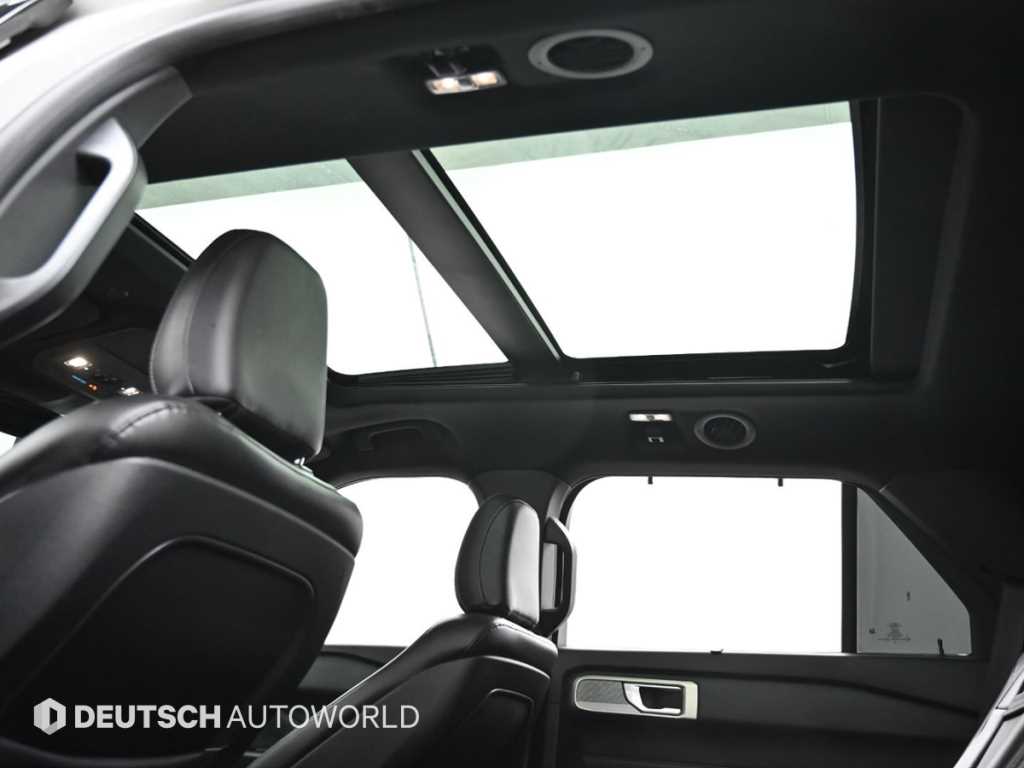 Ford Explorer — photo 18