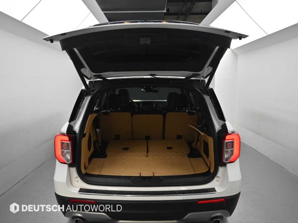 Ford Explorer — photo 19