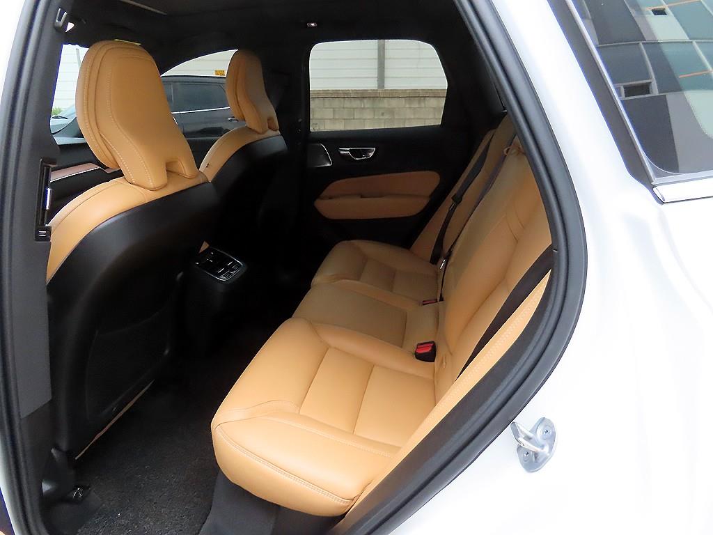 Volvo XC60 — photo 06