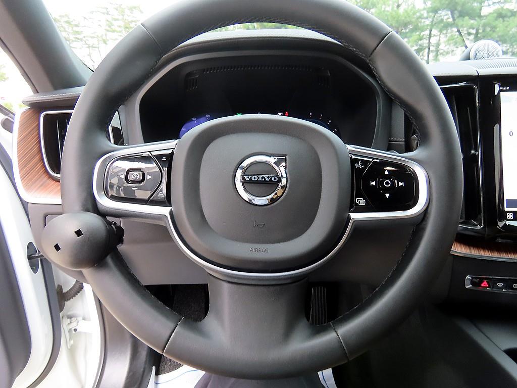 Volvo XC60 — photo 08