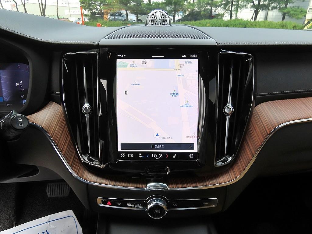 Volvo XC60 — photo 13