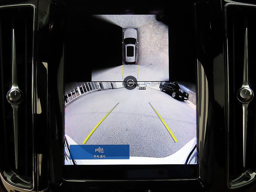 Volvo XC60 — photo 14