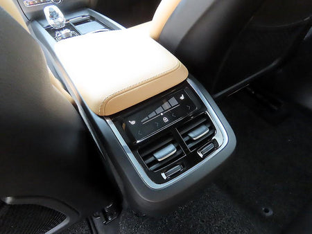 Volvo XC60 — photo 16