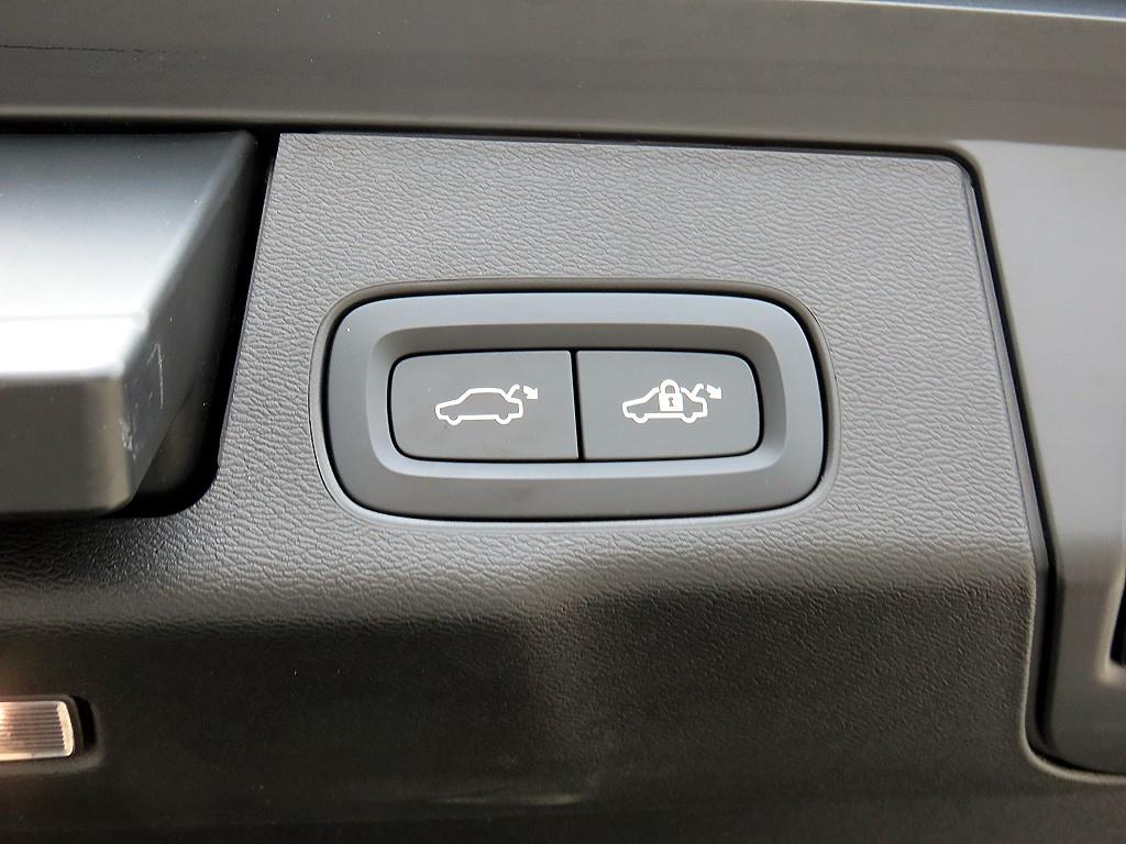 Volvo XC60 — photo 17