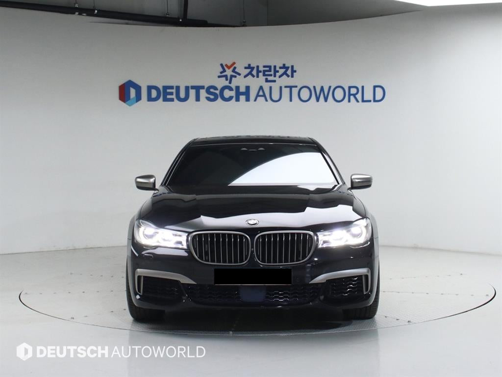 BMW 7-Series — photo 03