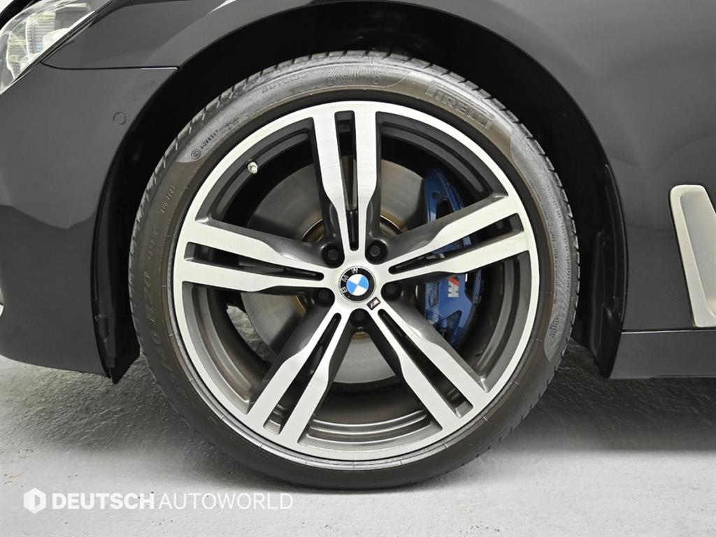 BMW 7-Series — photo 05