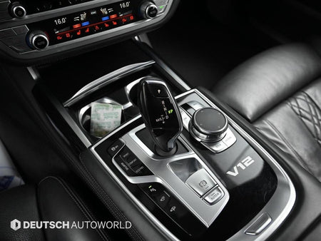 BMW 7-Series — photo 09