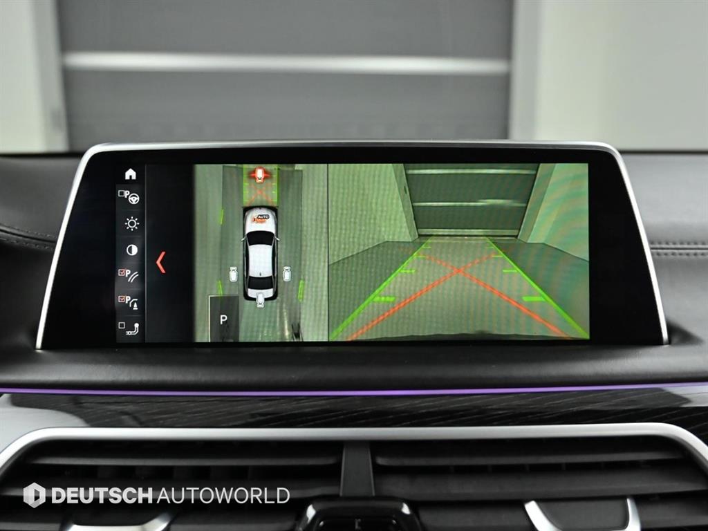 BMW 7-Series — photo 15