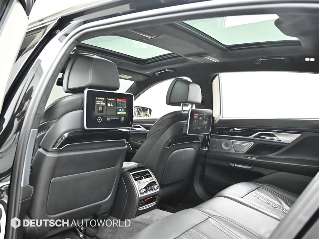 BMW 7-Series — photo 18