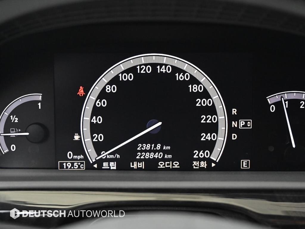 Mercedes-Benz S-Class — photo 08