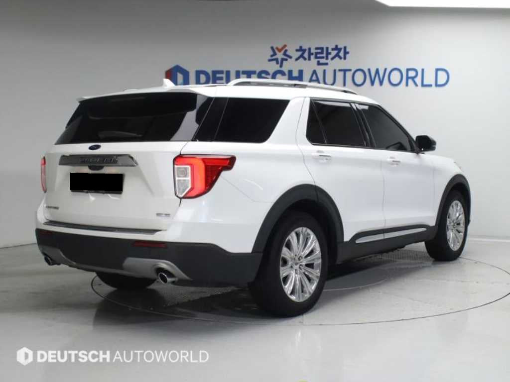 Ford Explorer — photo 02