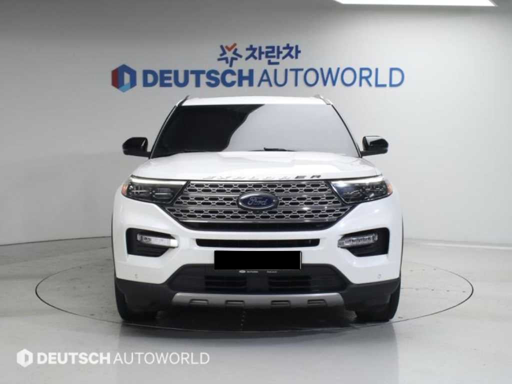 Ford Explorer — photo 03