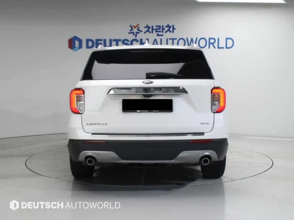 Ford Explorer — photo 04