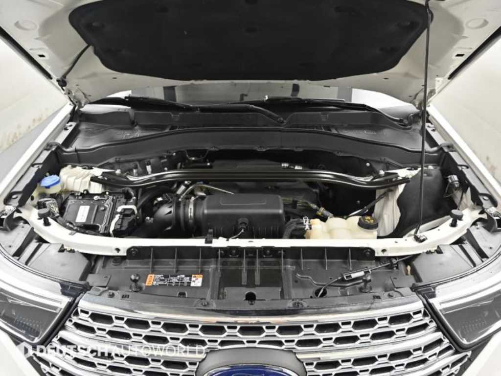 Ford Explorer — photo 06