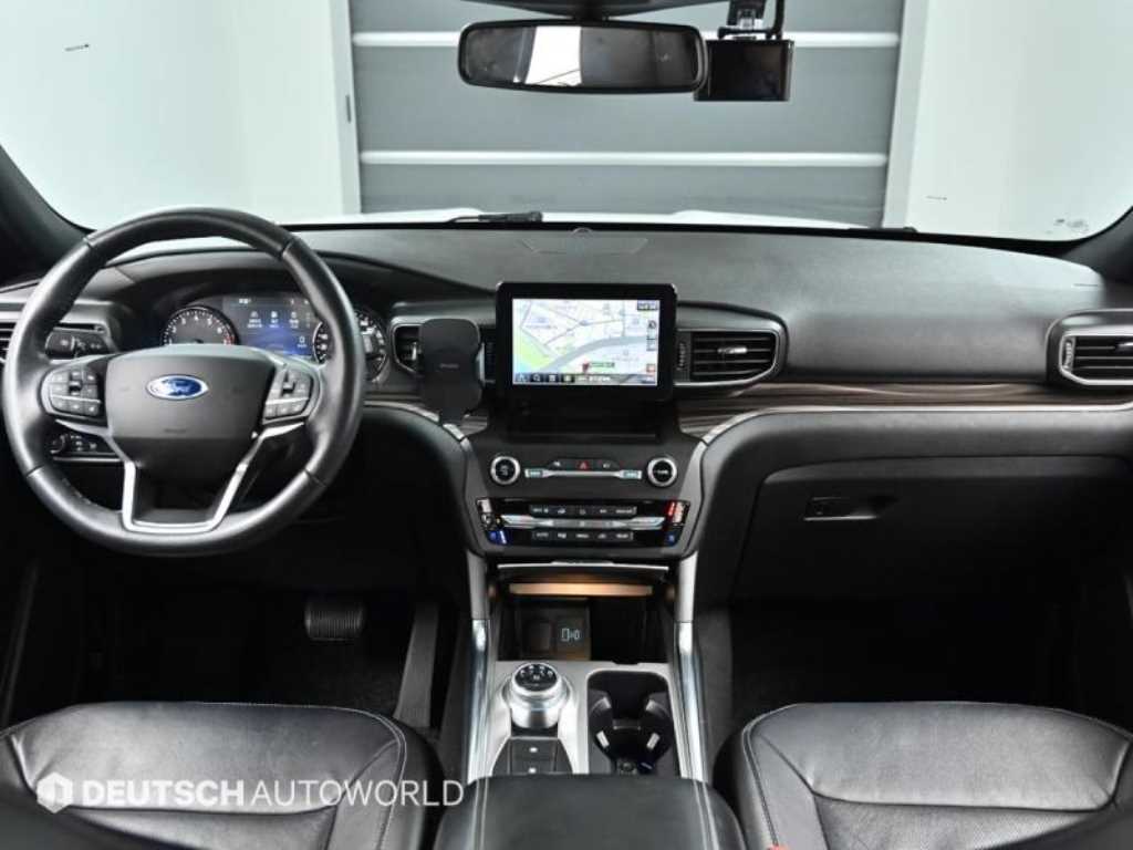 Ford Explorer — photo 07