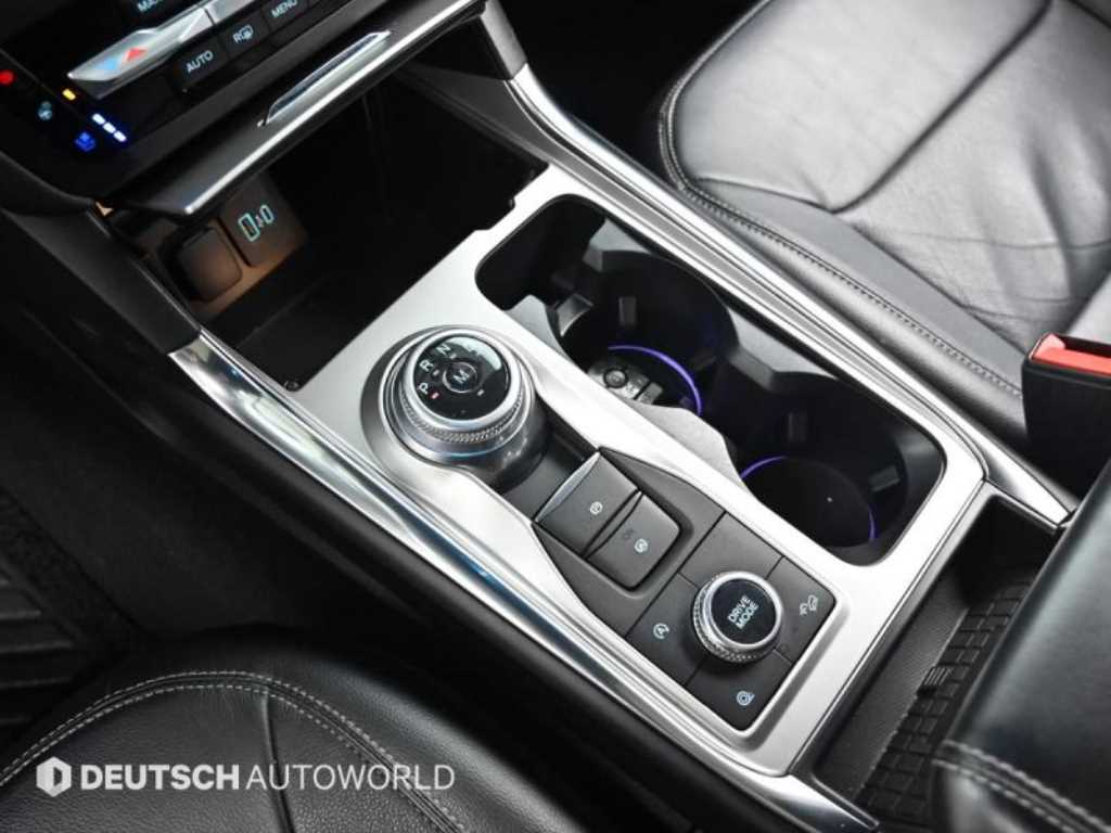 Ford Explorer — photo 09