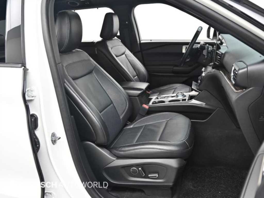 Ford Explorer — photo 10