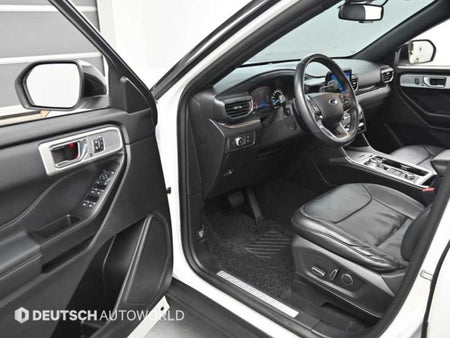 Ford Explorer — photo 11