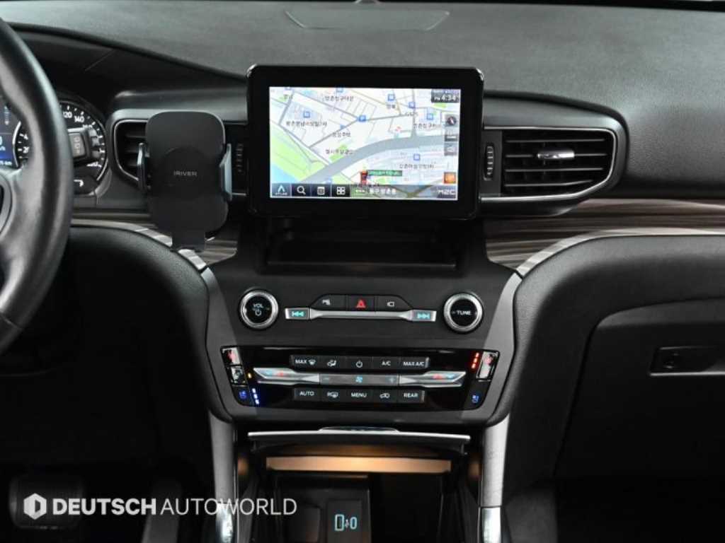 Ford Explorer — photo 14