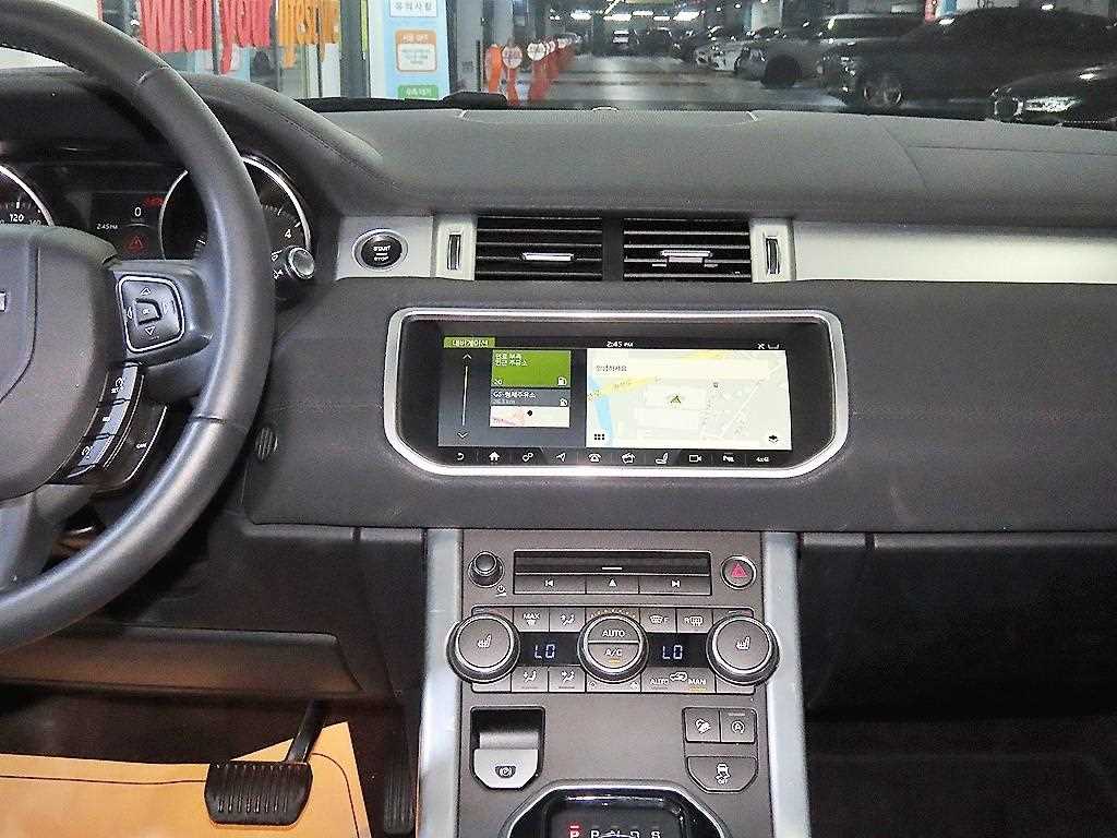 Land Rover Range Rover Evoque — photo 11