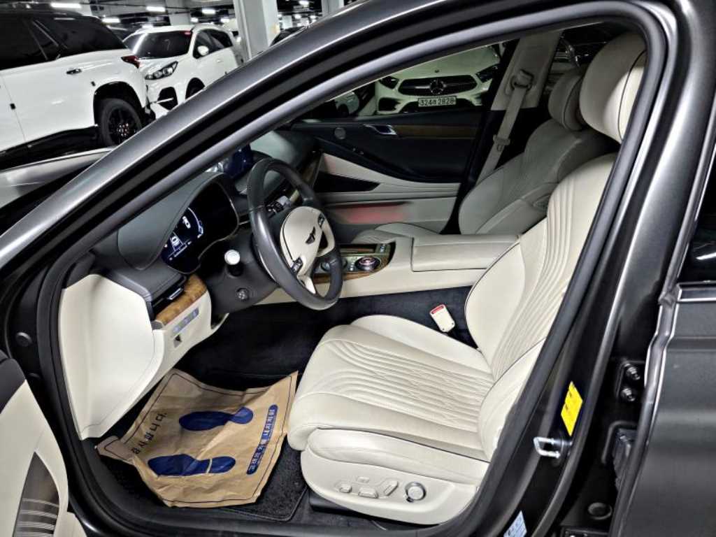 Genesis G80 — photo 07