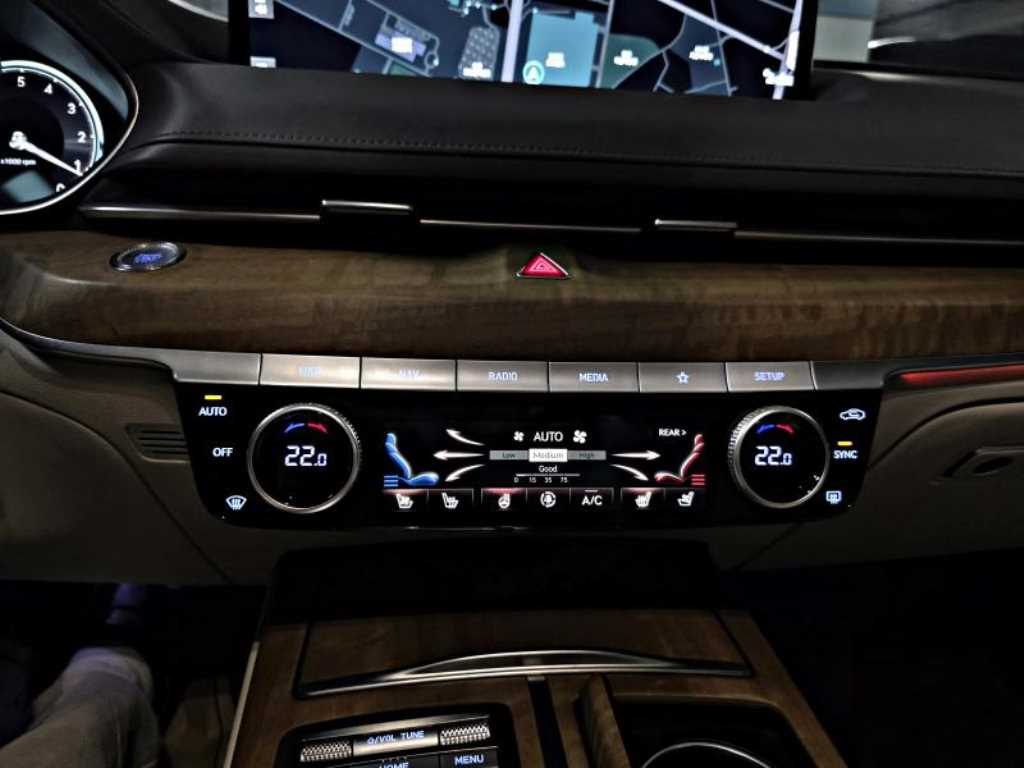 Genesis G80 — photo 16