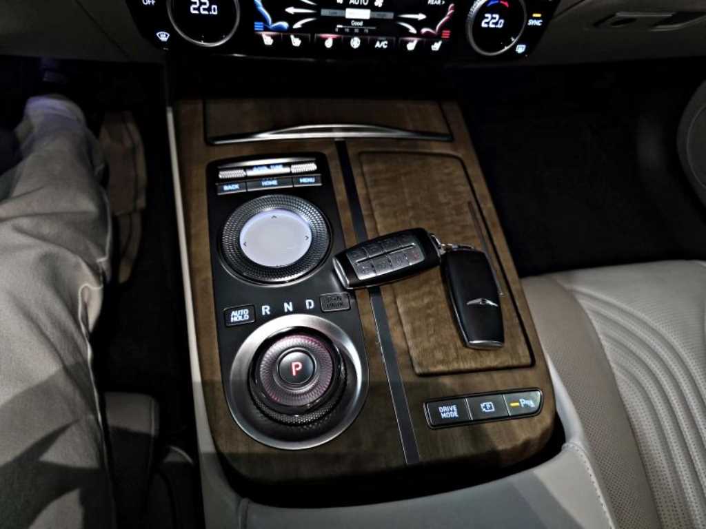 Genesis G80 — photo 17